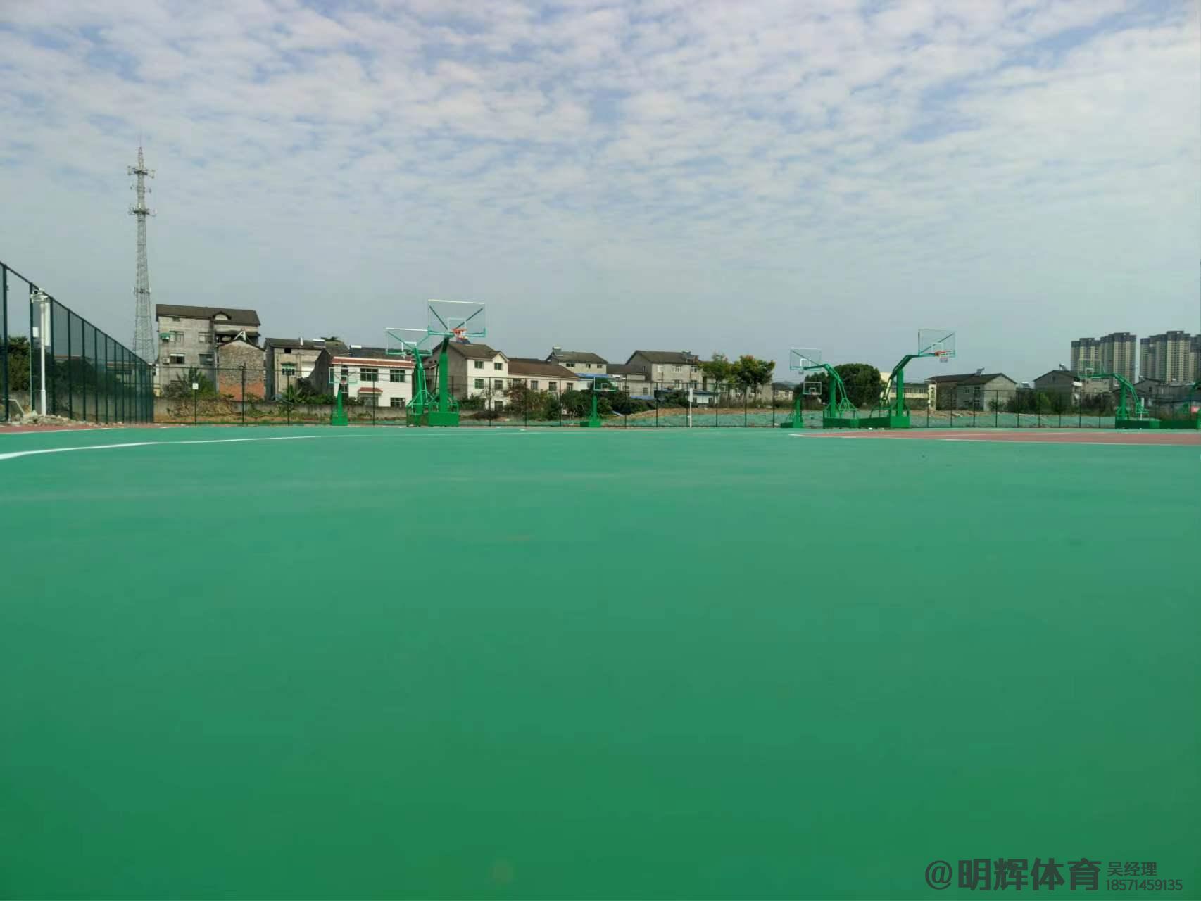 甘孜硬地丙烯酸球场的优缺点